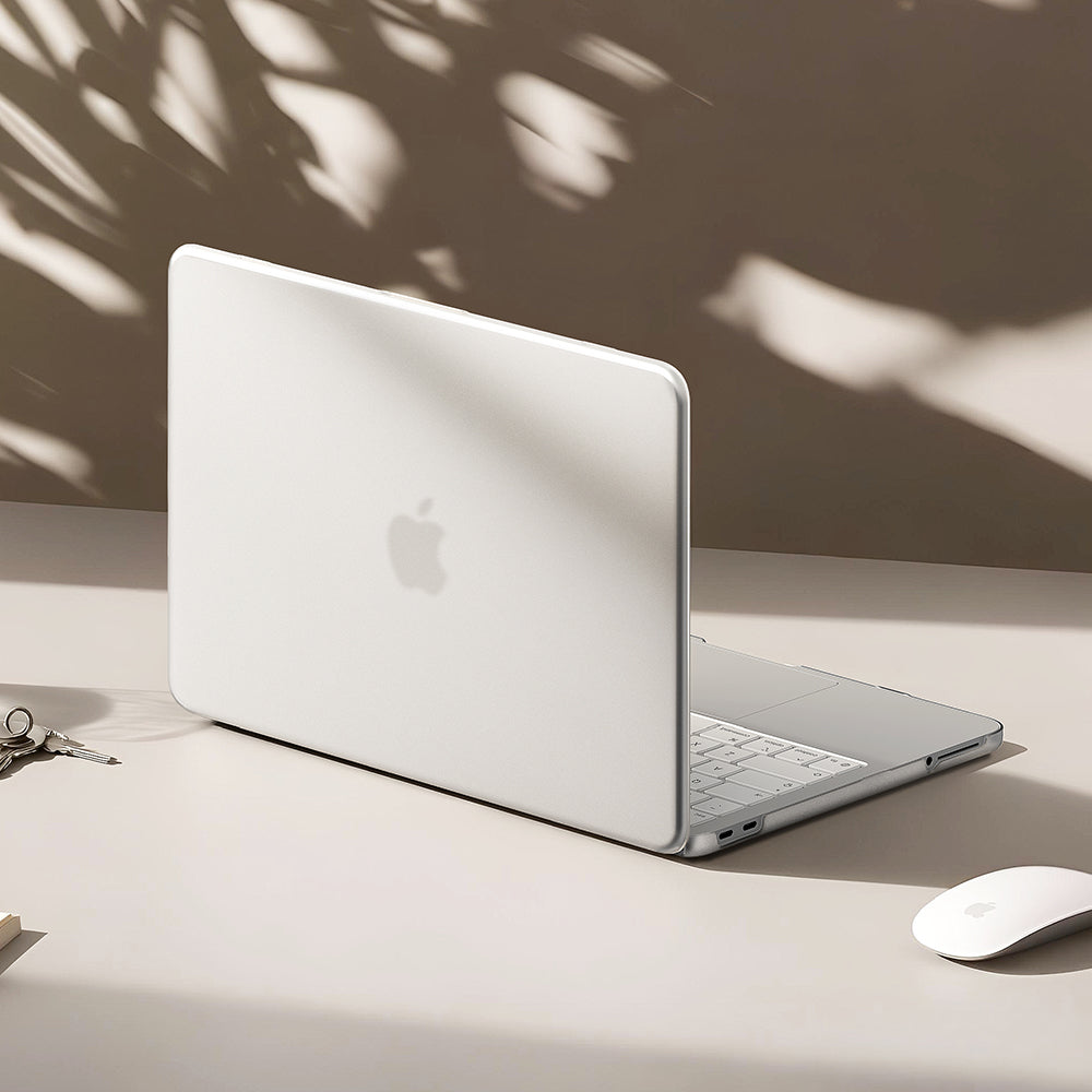 Coque Ringke Slim pour Apple MacBook Neo 13 pouces, transparente mate.
