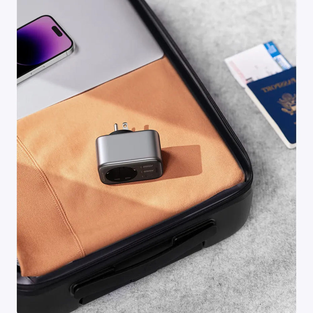 Chargeur Réseau UGREEN 15289 US, 30W, 3A, 2 x USB-A - 1 x USB-C - 1 x Schuko, Noir