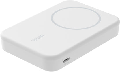 Belkin BoostCharge Pro Wireless Powerbank mit Kickstand, 8000mAh, 15W, FQI, 1 x QI - 1 x USB-C, Weiß BPD007btWH