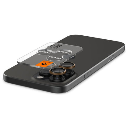 Schutzfolie für die Rückkamera Spigen GlastR EZ FIT Optik Pro für Apple iPhone 16 Pro, gehärtetes Glas, Set mit 2 Stück, Bronze AGL08862