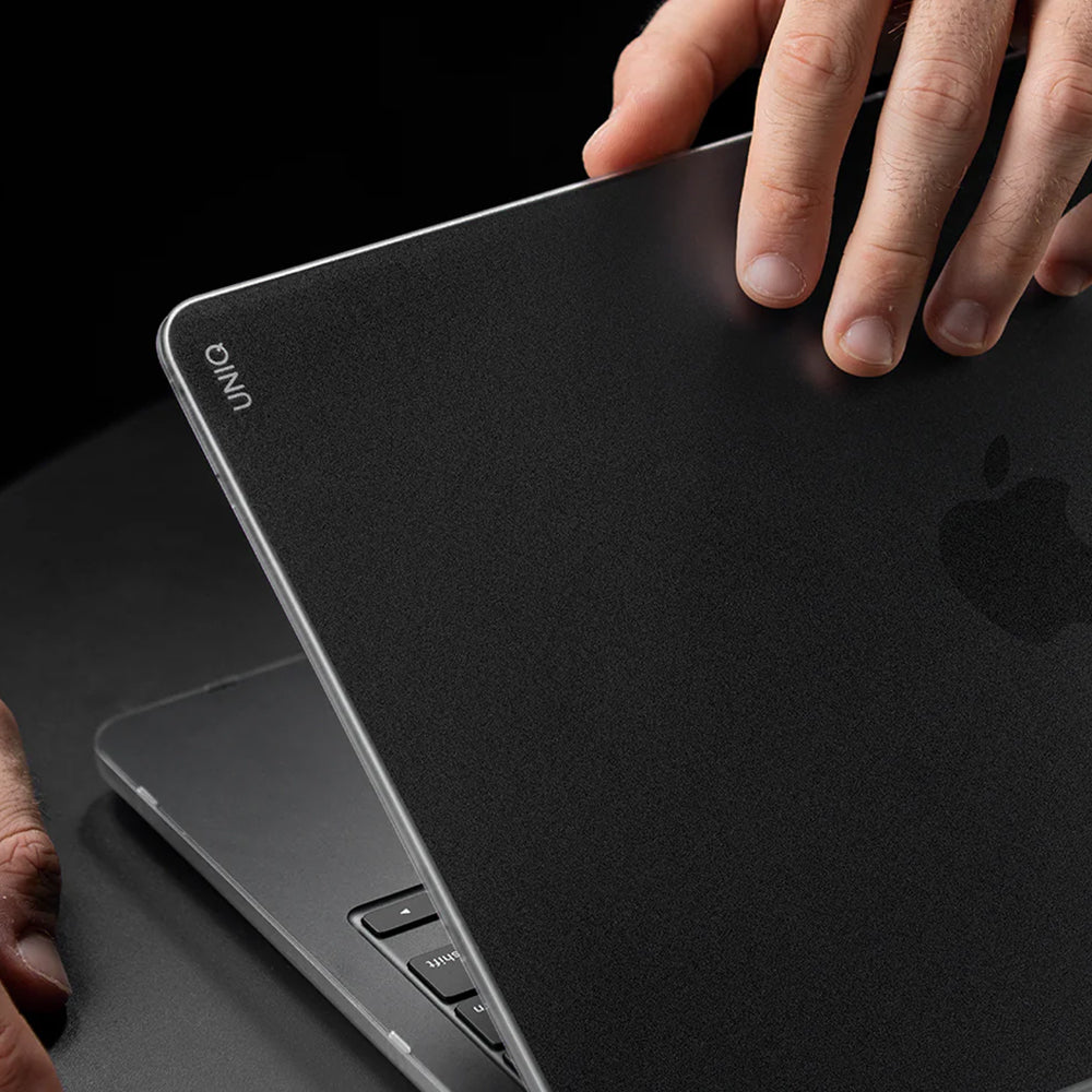 UNIQ Claro Hülle für Apple MacBook Pro 16 Zoll (2026) / (2024) / (2023) / (2021), Matt Grau